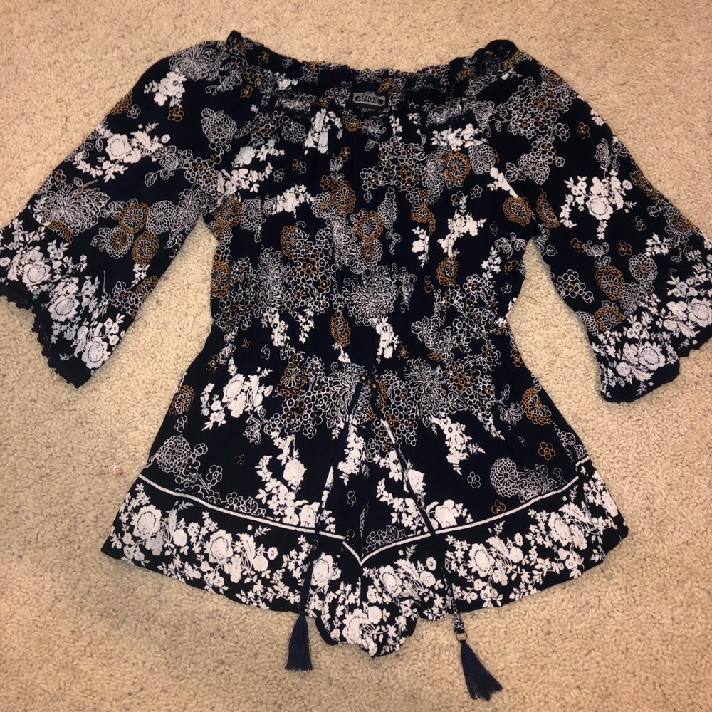Floral Flowy Romper (Navy)
